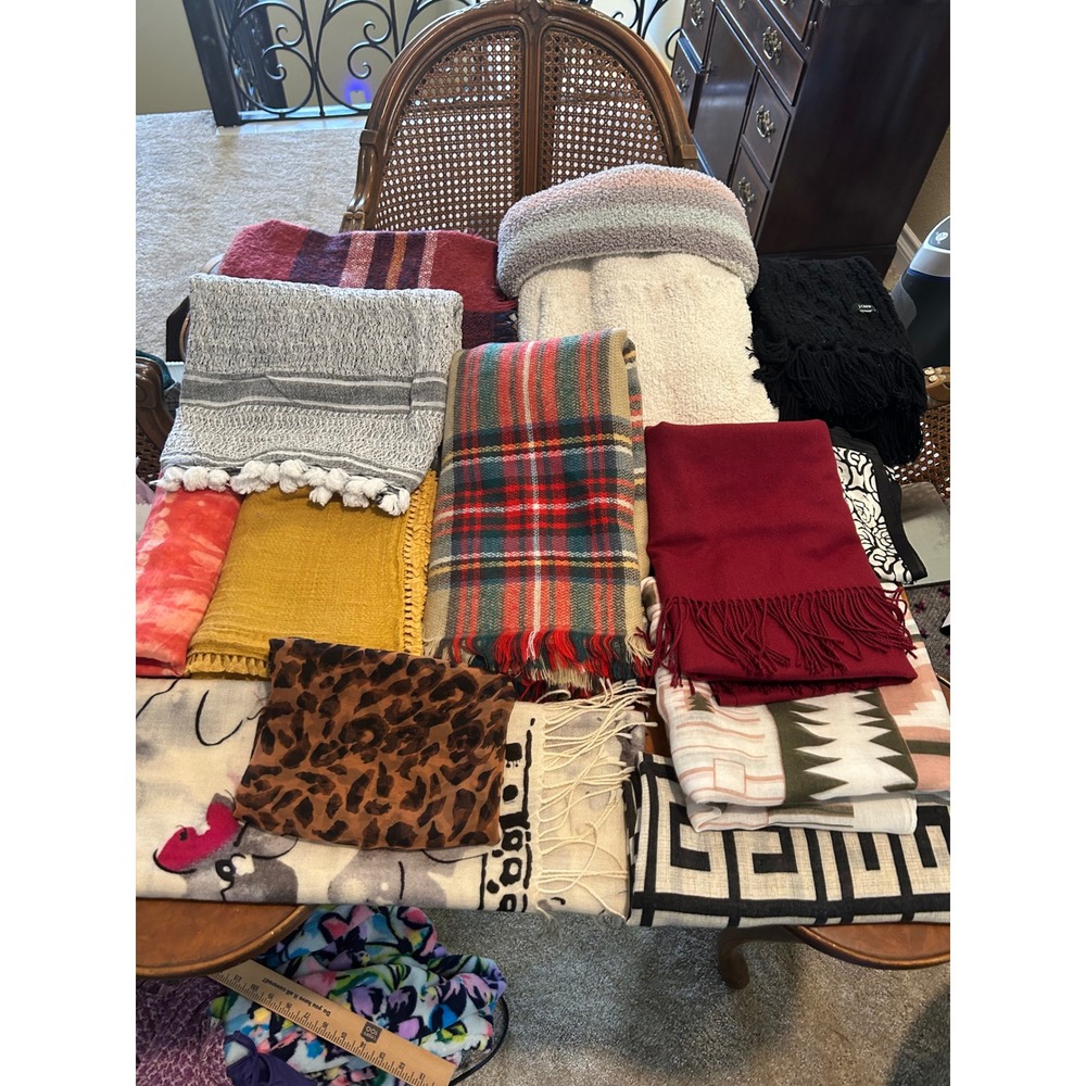 Bakers Dozen Scarves Wraps Sarongs 5lbs Wool Pashmina Mixed Patterns and Sizes - Picture 6 of 6